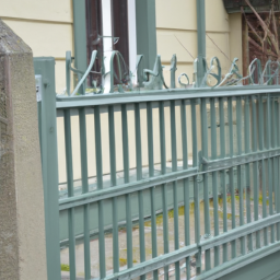 Grille Métallique Ajourée: Élégance Subtile Couches