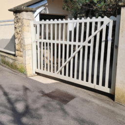 Portillon en Bois Fait Main: Authenticité Garantie Bretenoux